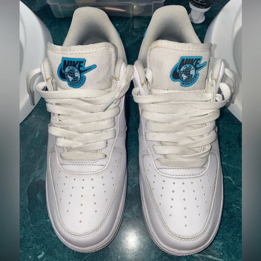 Nike AirForce1s worldwide size 8.5 - Picture 3 of 4